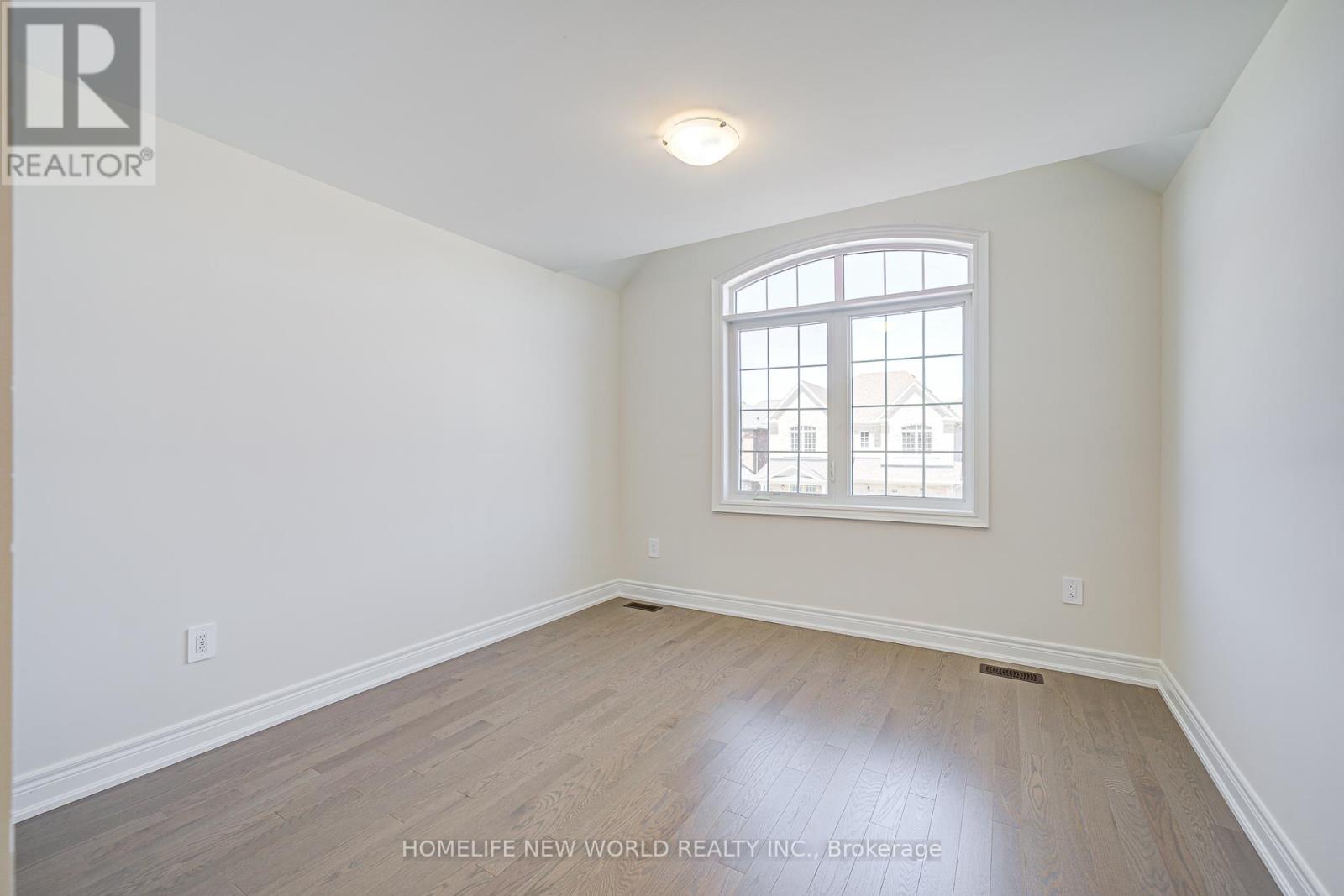 Photo 22 of 120 Kenneth Rogers Crescent, East Gwillimbury ON