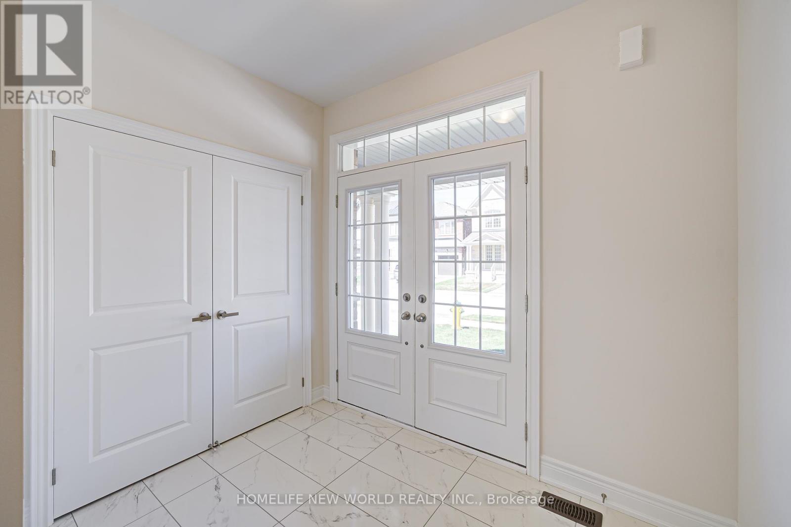 Photo 23 of 120 Kenneth Rogers Crescent, East Gwillimbury ON