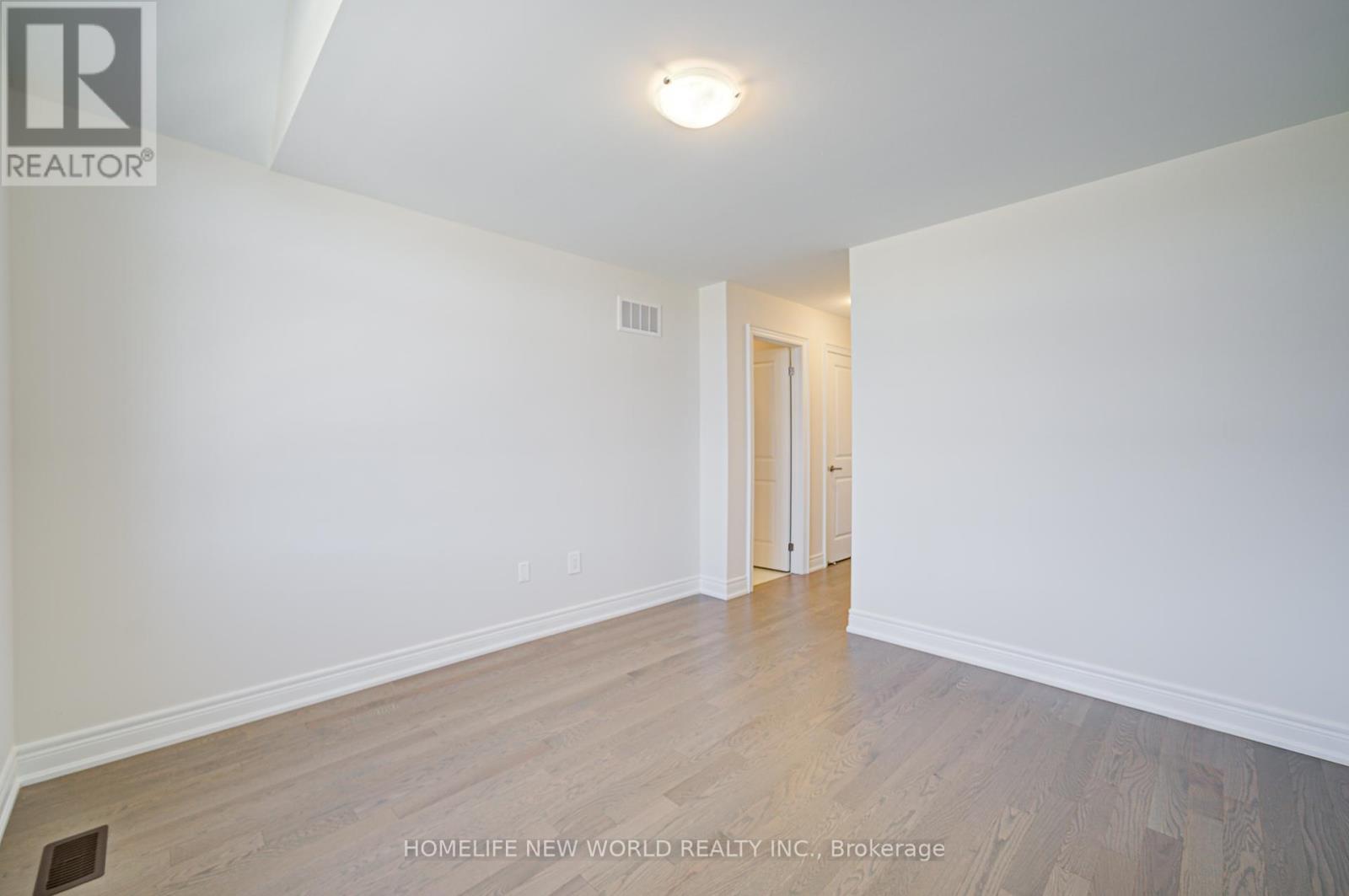 Photo 43 of 120 Kenneth Rogers Crescent, East Gwillimbury ON