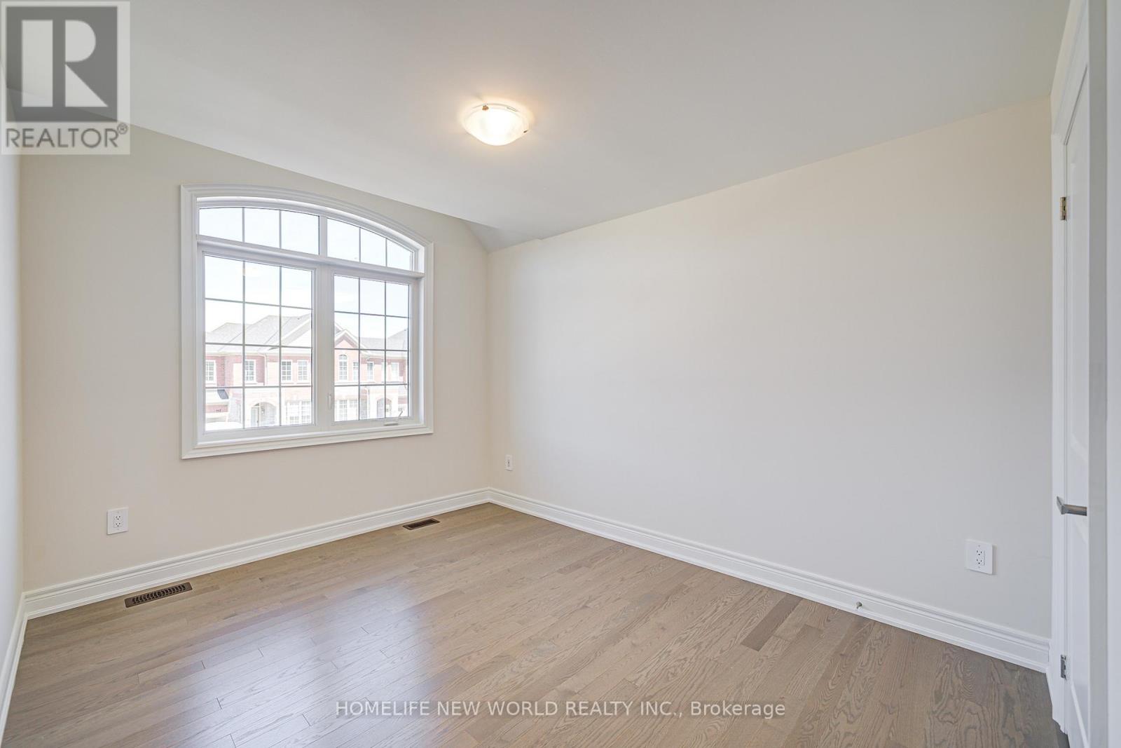 Photo 44 of 120 Kenneth Rogers Crescent, East Gwillimbury ON