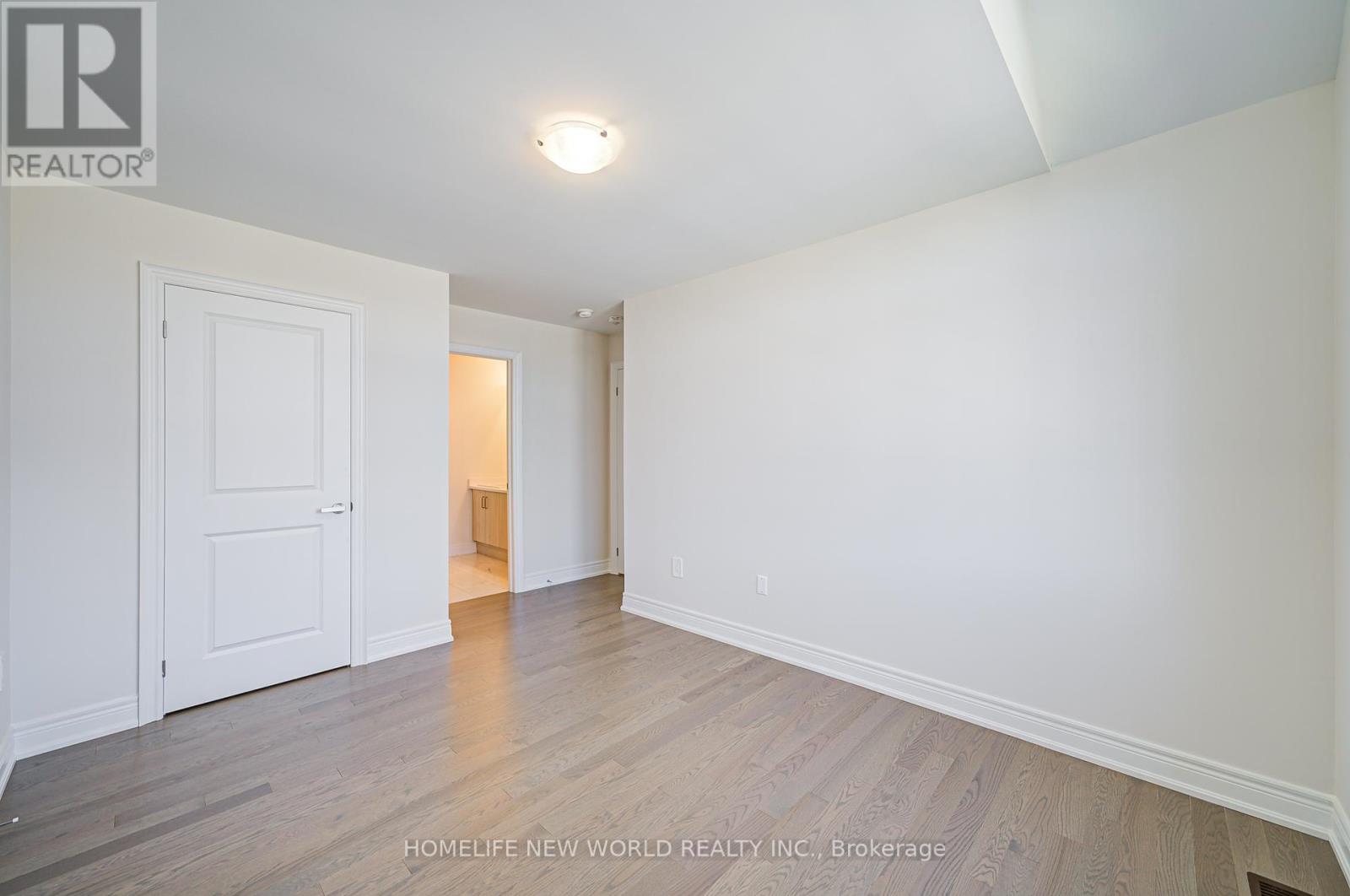 Photo 9 of 120 Kenneth Rogers Crescent, East Gwillimbury ON