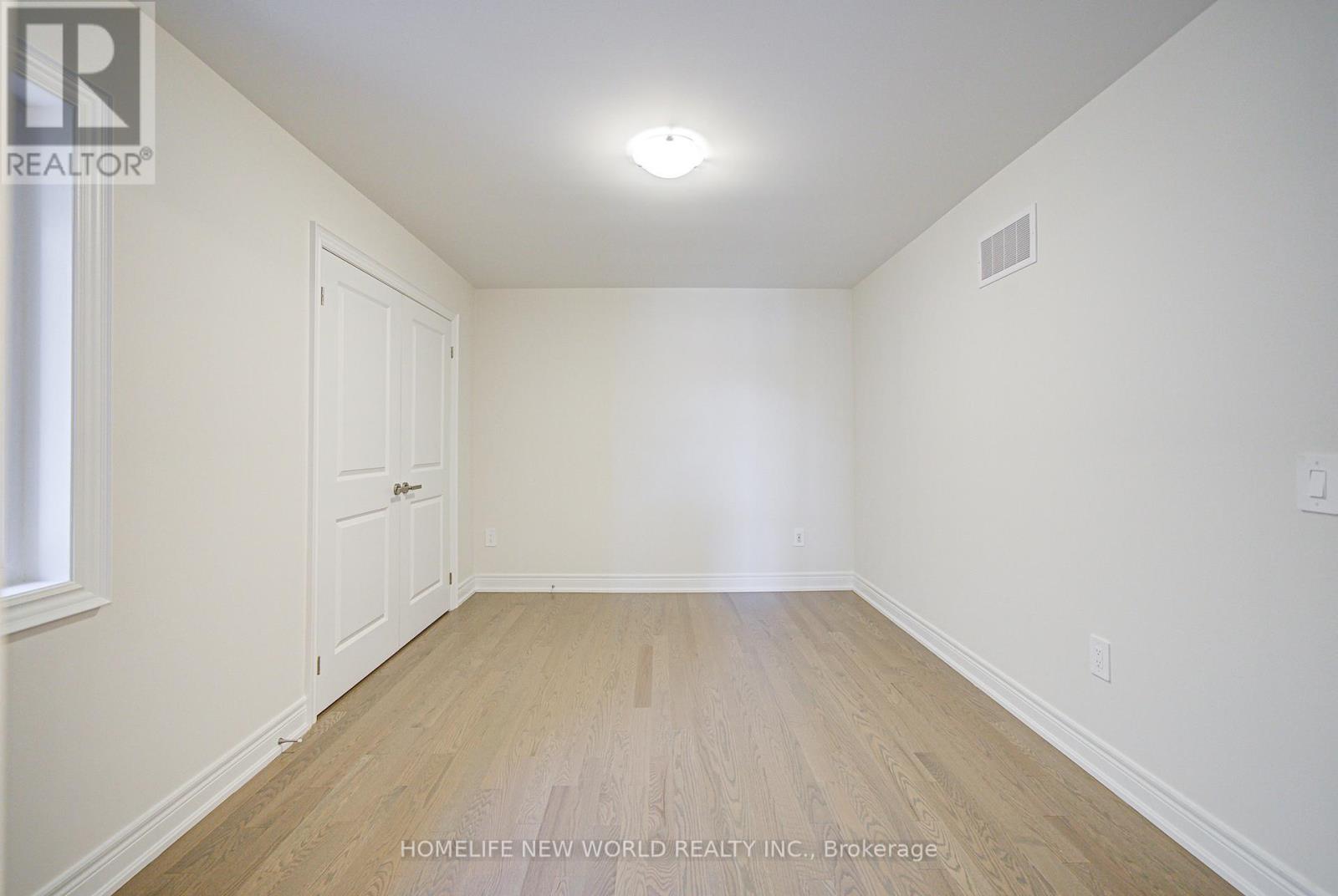 Photo 16 of 120 Kenneth Rogers Crescent, East Gwillimbury ON