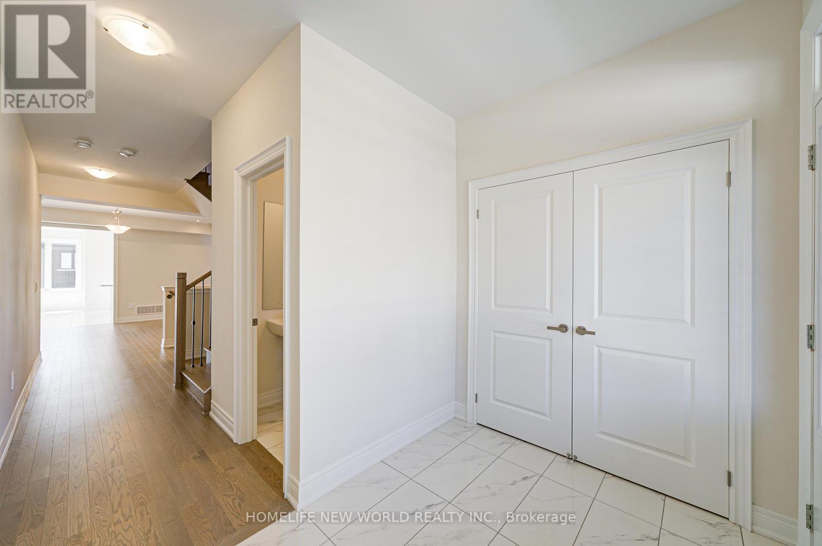Photo 41 of 120 Kenneth Rogers Crescent, East Gwillimbury ON