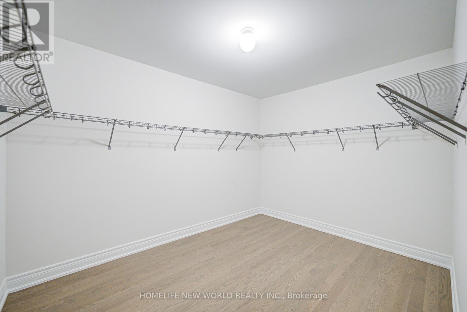 Photo 15 of 120 Kenneth Rogers Crescent, East Gwillimbury ON