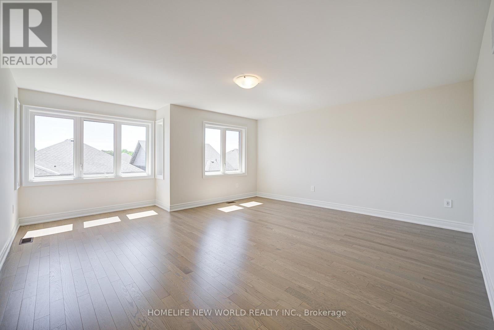 Photo 31 of 120 Kenneth Rogers Crescent, East Gwillimbury ON