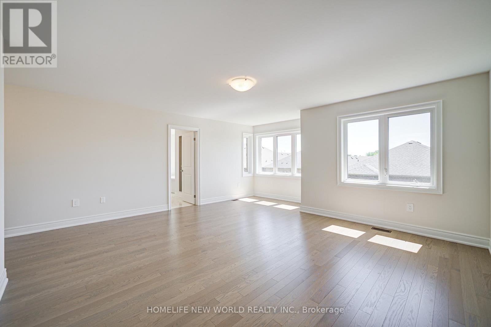 Photo 18 of 120 Kenneth Rogers Crescent, East Gwillimbury ON