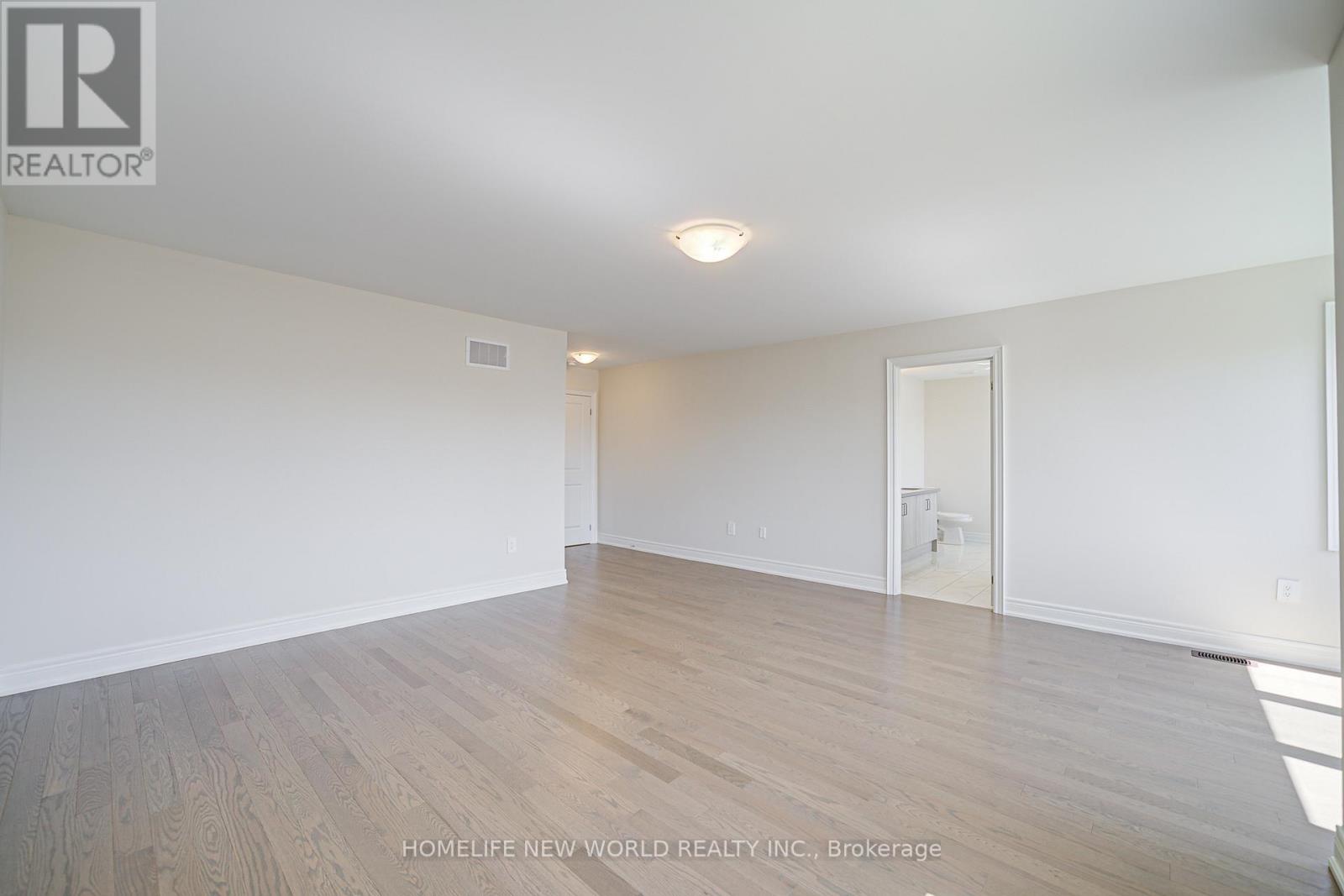 Photo 27 of 120 Kenneth Rogers Crescent, East Gwillimbury ON