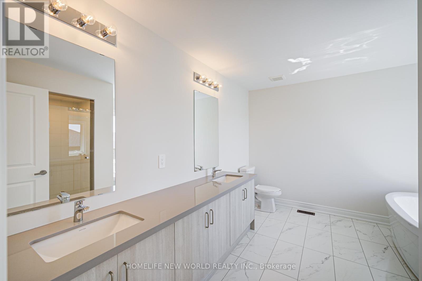 Photo 30 of 120 Kenneth Rogers Crescent, East Gwillimbury ON