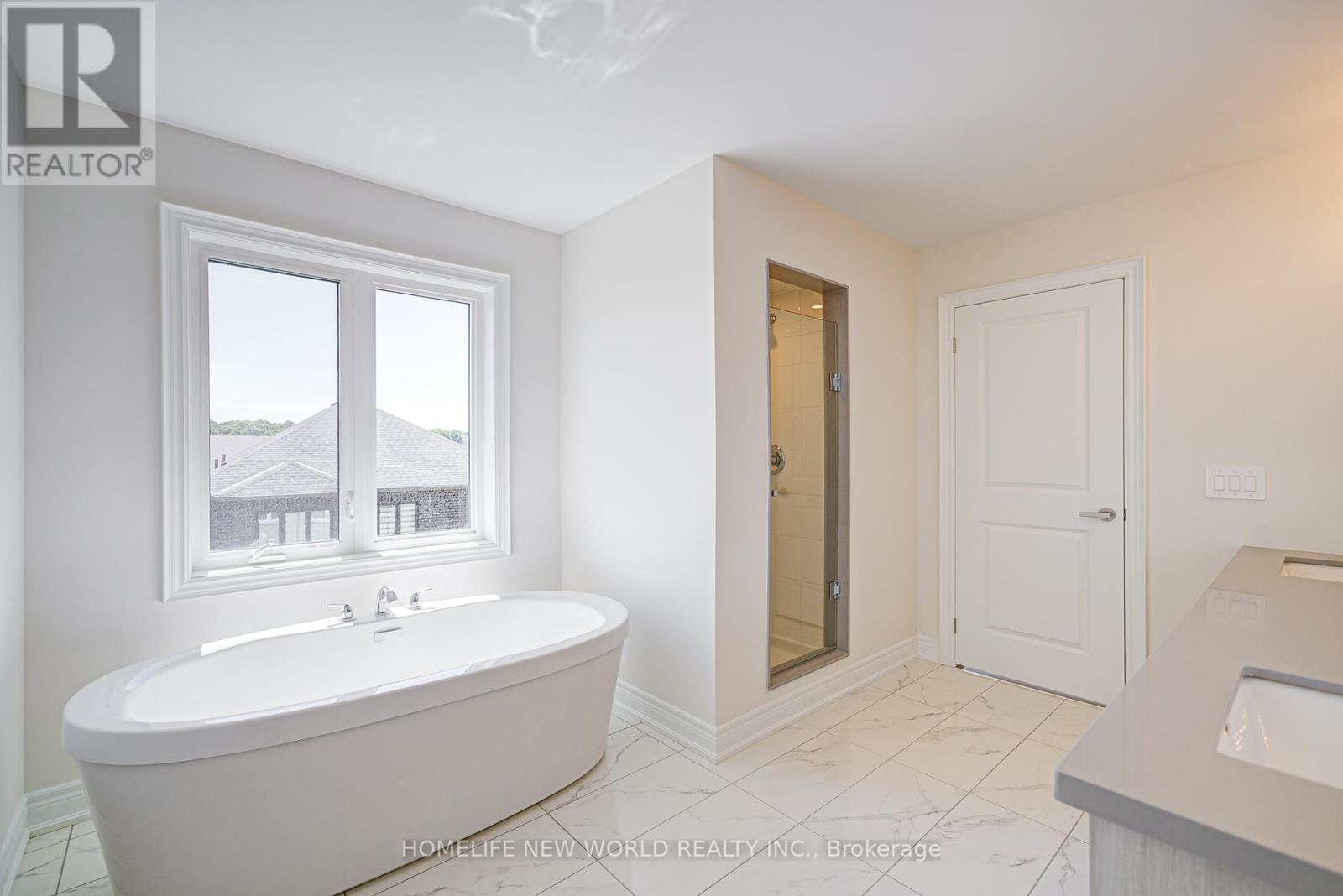 Photo 20 of 120 Kenneth Rogers Crescent, East Gwillimbury ON