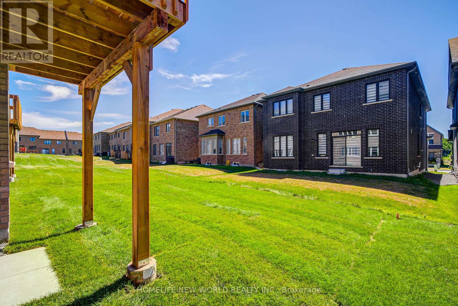 Photo 39 of 120 Kenneth Rogers Crescent, East Gwillimbury ON