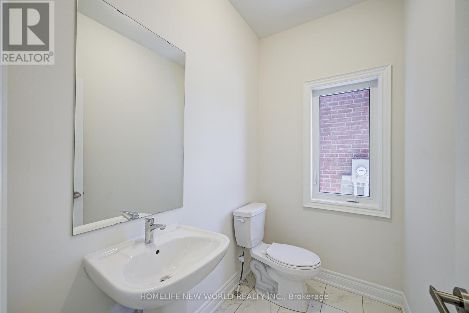 Photo 1 of 120 Kenneth Rogers Crescent, East Gwillimbury ON