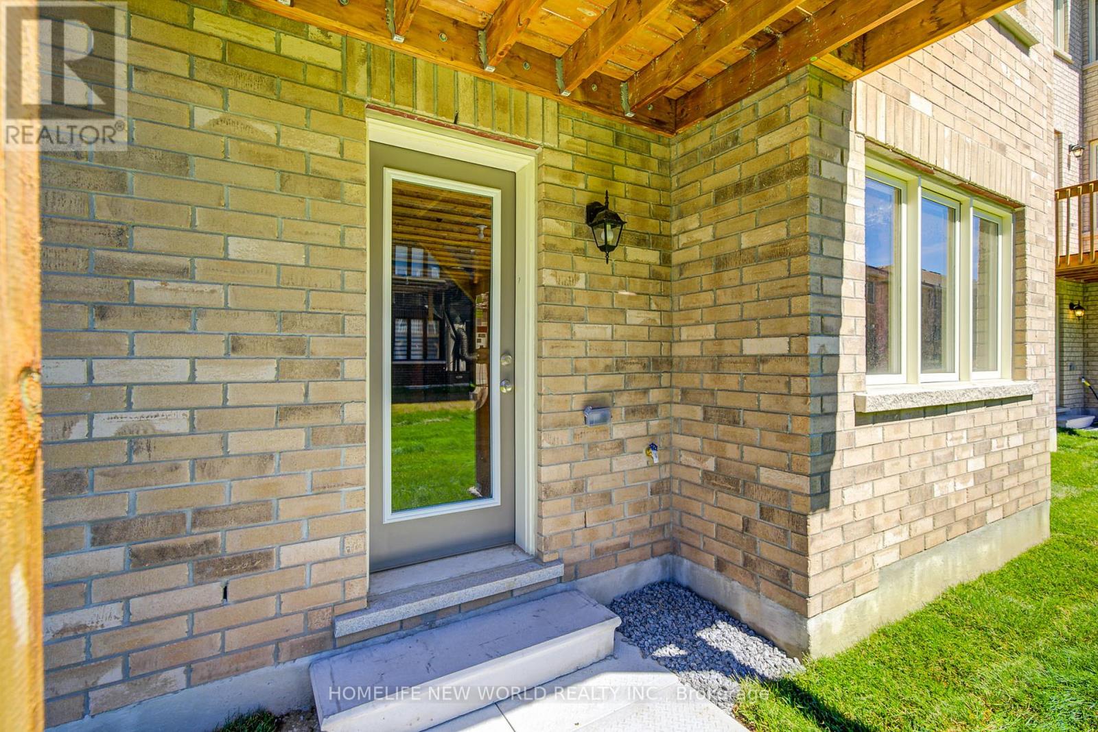 Photo 37 of 120 Kenneth Rogers Crescent, East Gwillimbury ON