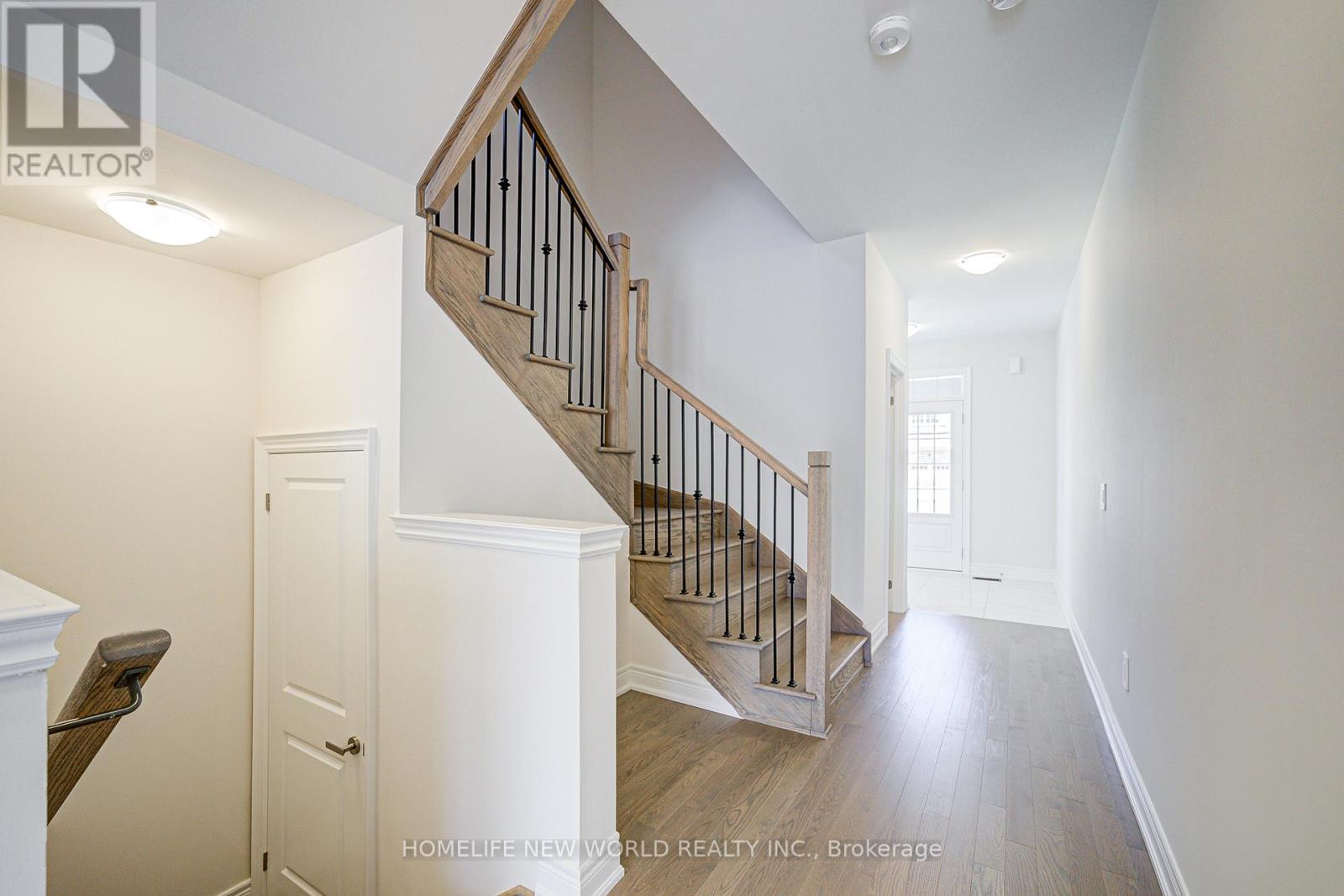 Photo 42 of 120 Kenneth Rogers Crescent, East Gwillimbury ON