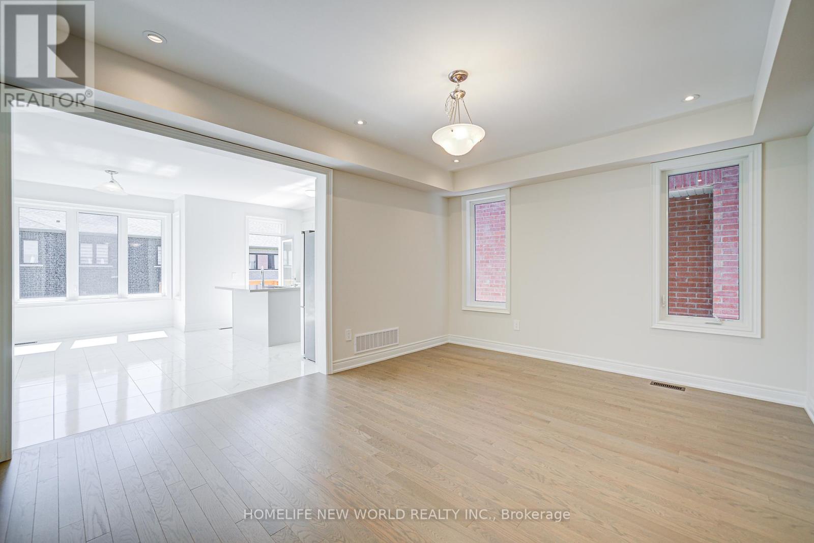 Photo 8 of 120 Kenneth Rogers Crescent, East Gwillimbury ON