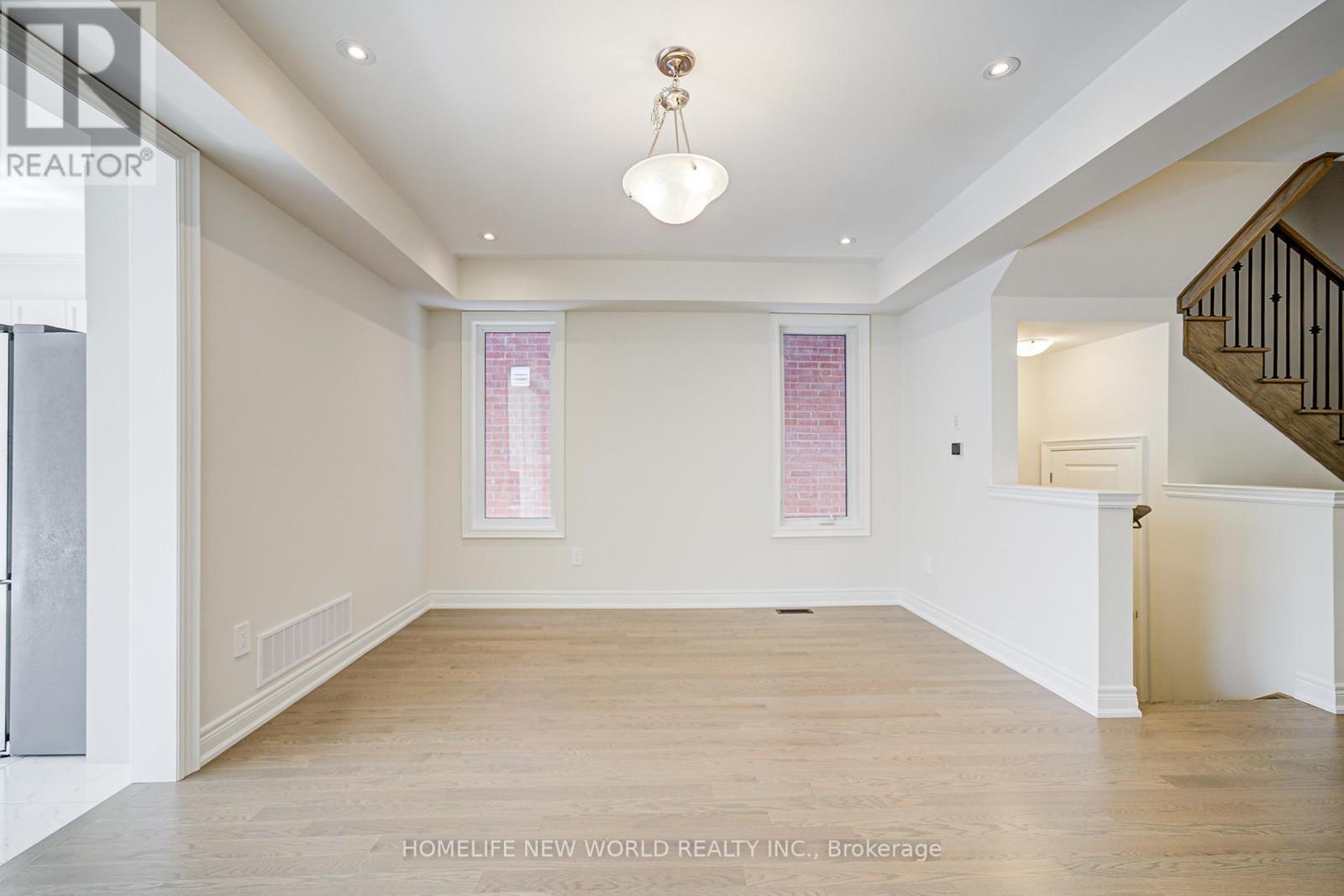 Photo 17 of 120 Kenneth Rogers Crescent, East Gwillimbury ON