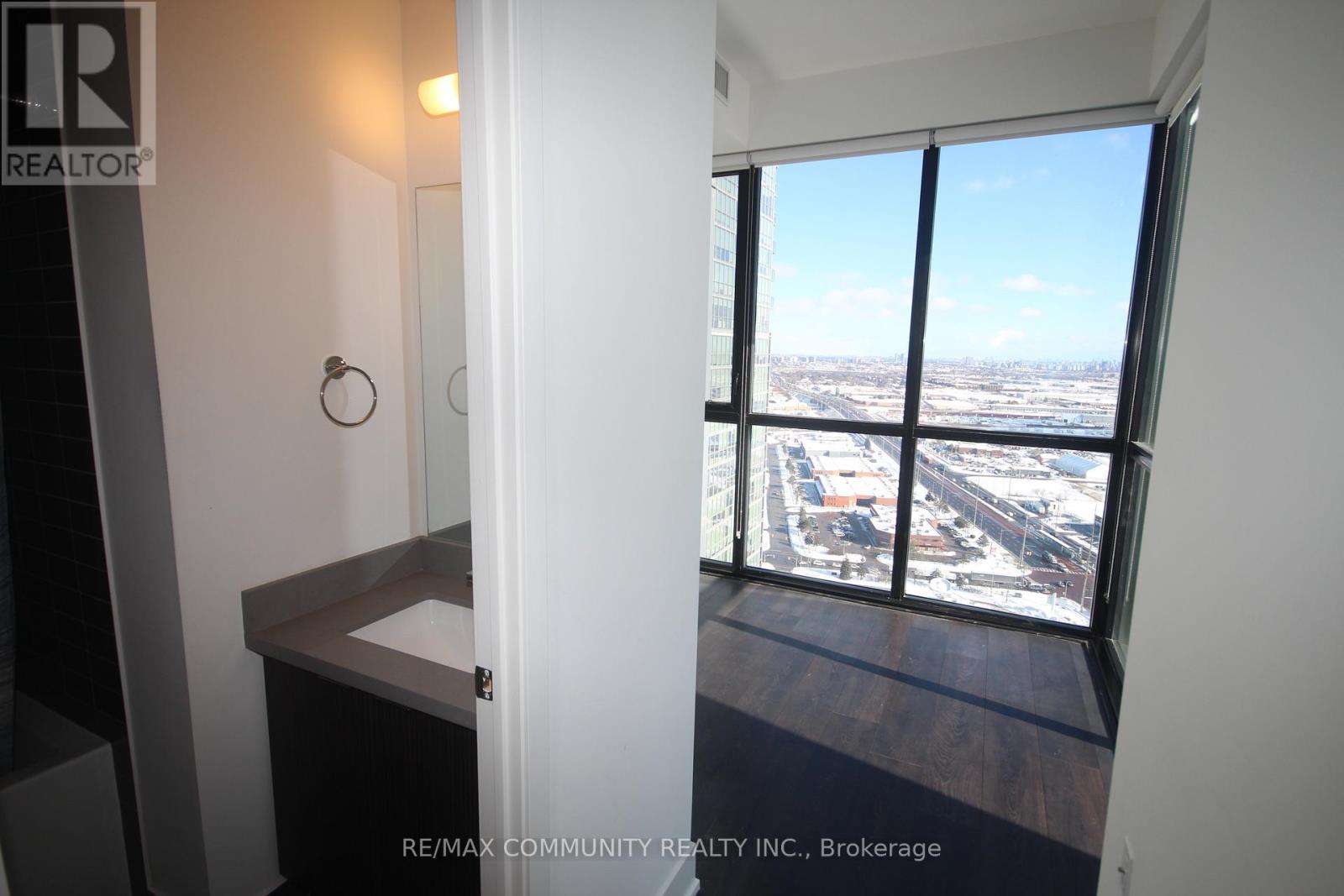 Photo 11 of 3002 2916 Highway 7, Vaughan ON