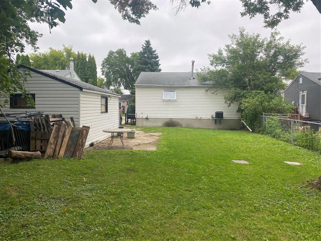 Photo 10 of 111 Worthington Avenue, Winnipeg MB