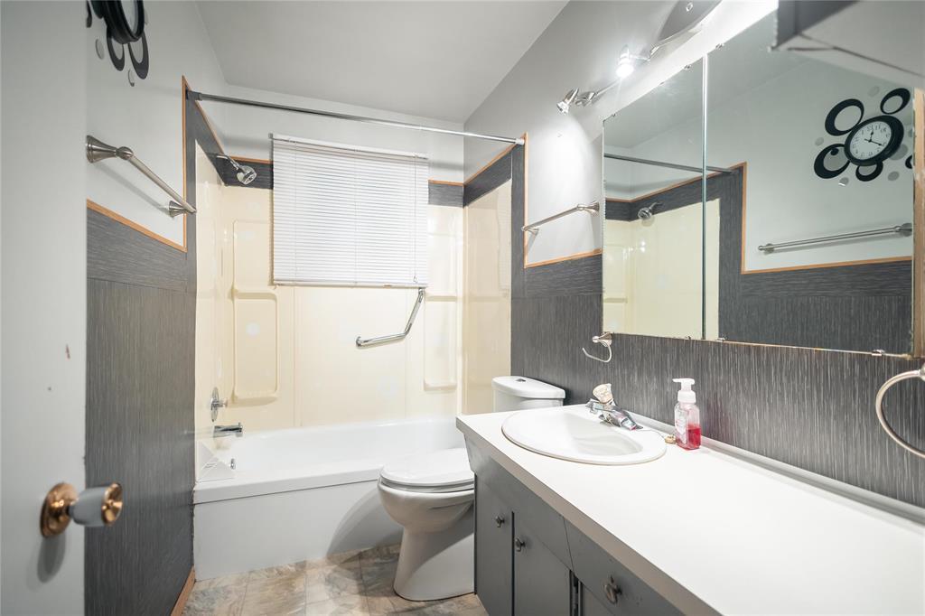 Photo 12 of 901 Colville Road, East Selkirk MB