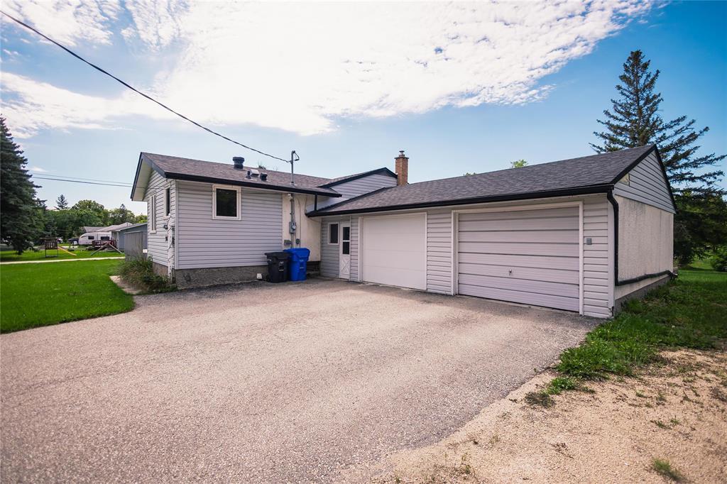 Photo 5 of 901 Colville Road, East Selkirk MB