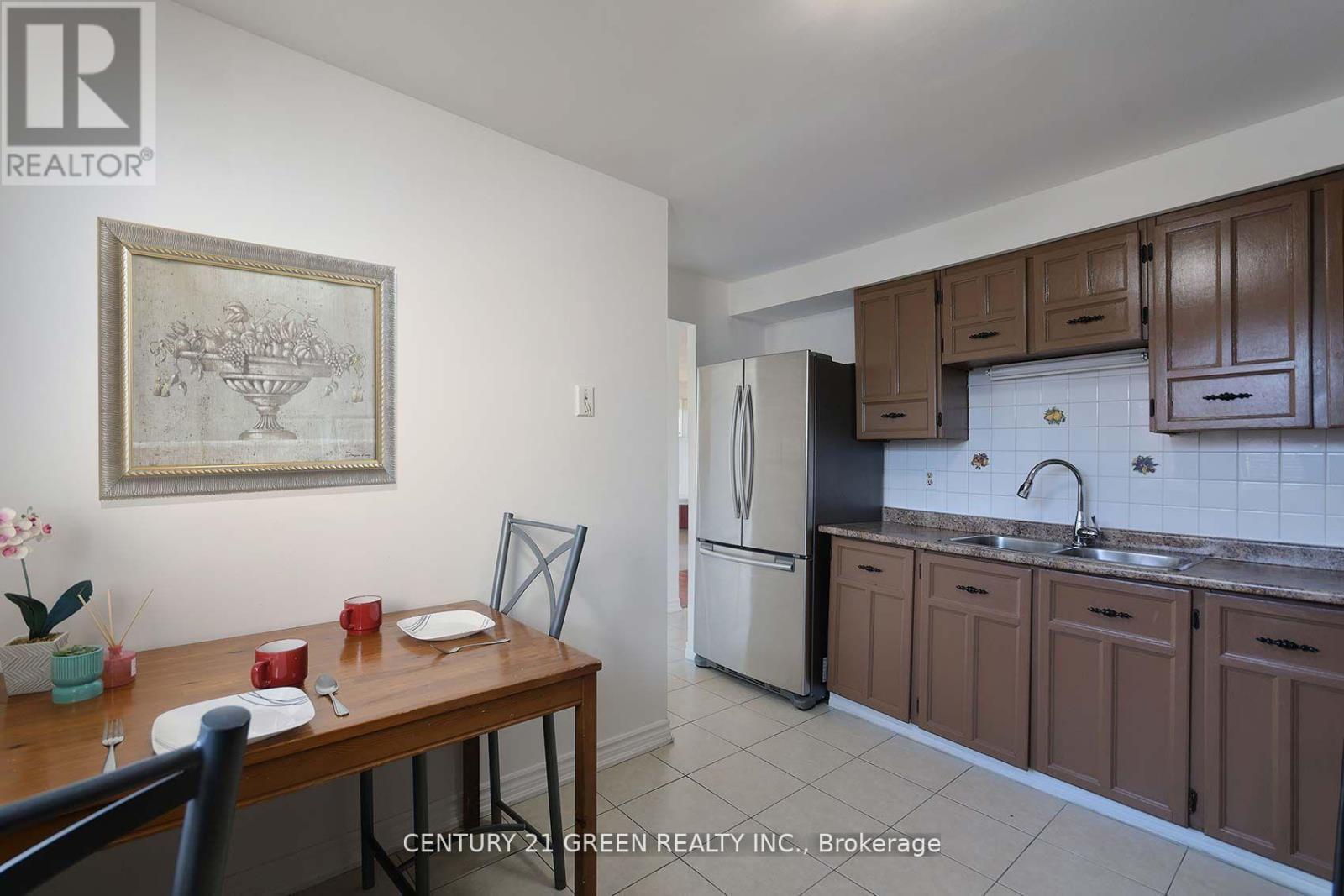 Photo 6 of 114 3040 Constitution Boulevard, Mississauga ON