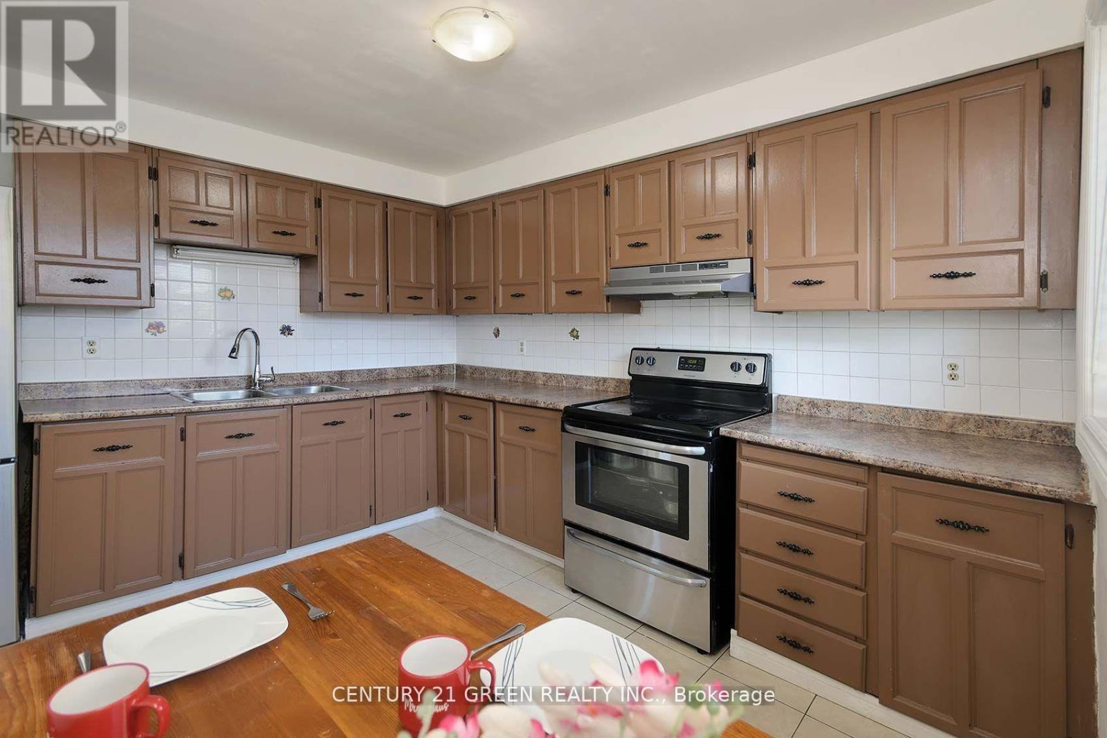 Photo 17 of 114 3040 Constitution Boulevard, Mississauga ON