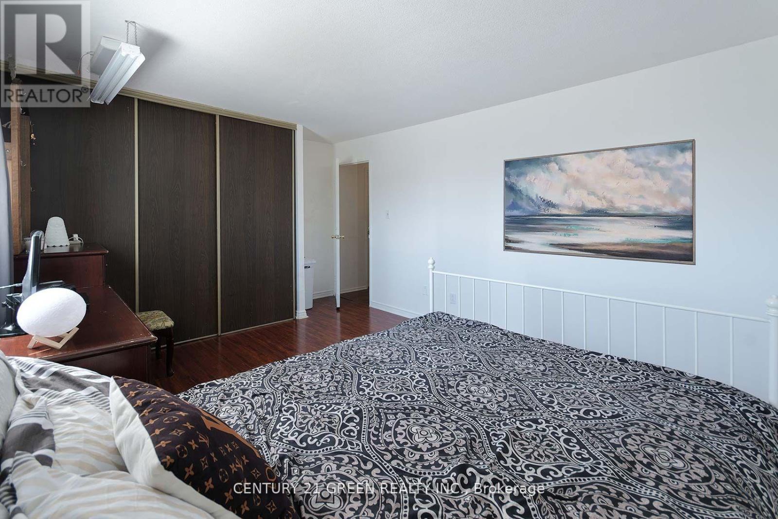 Photo 7 of 114 3040 Constitution Boulevard, Mississauga ON