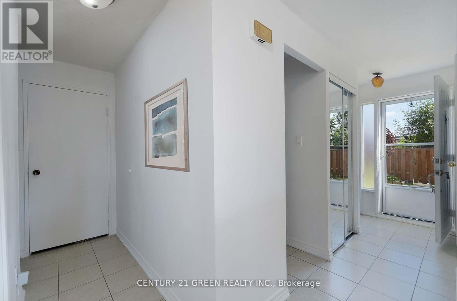 Photo 11 of 114 3040 Constitution Boulevard, Mississauga ON