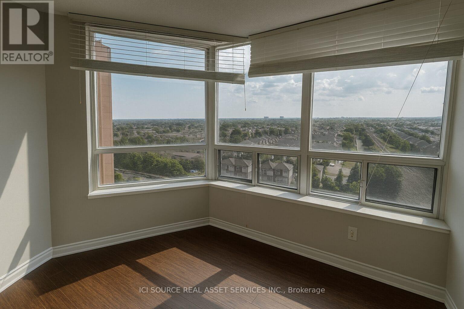 Photo 13 of 1211 135 Hillcrest Avenue, Mississauga ON