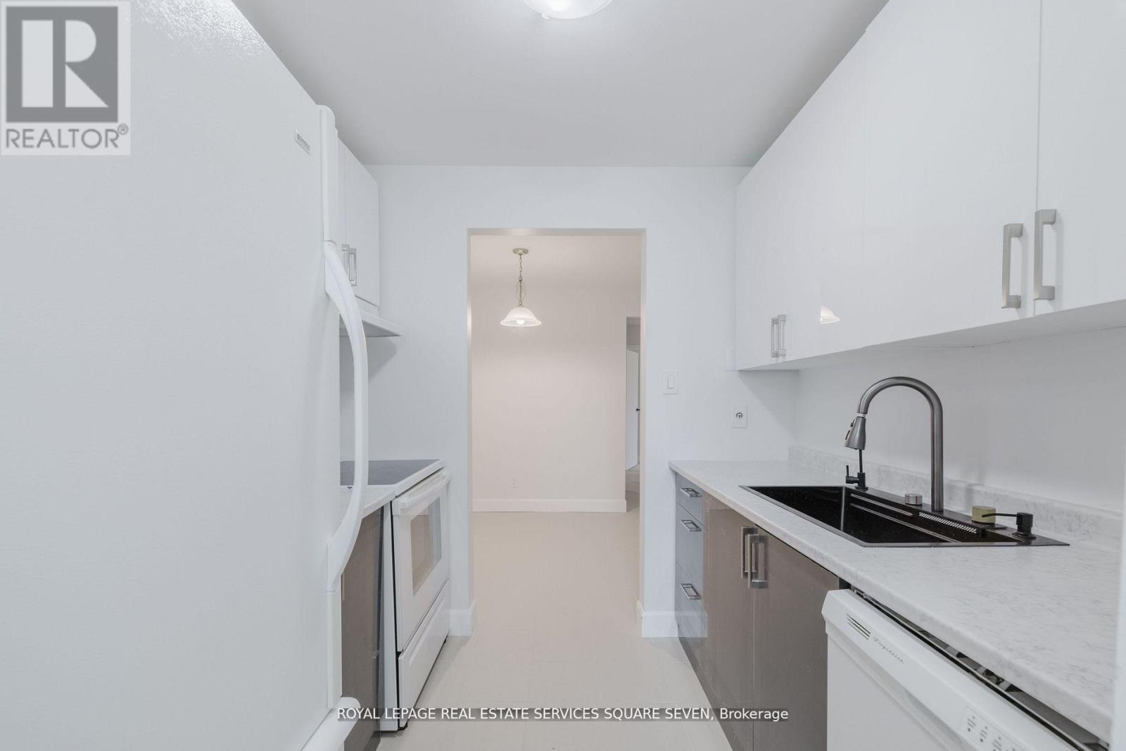 Photo 13 of 65 1096 Jalna Boulevard, London South ON