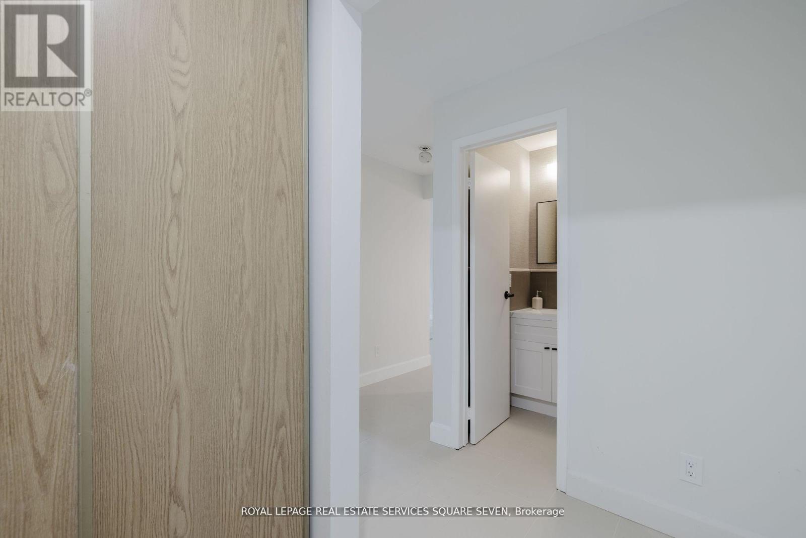 Photo 19 of 65 1096 Jalna Boulevard, London South ON