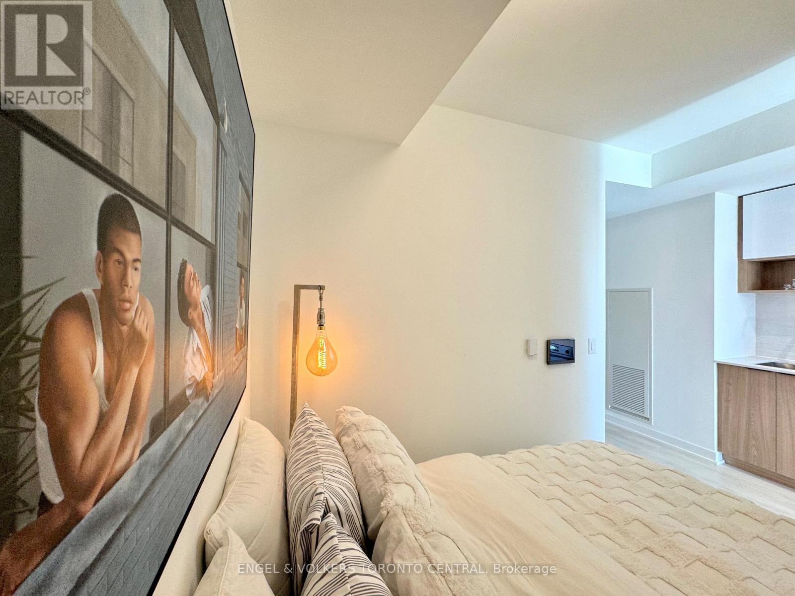 Photo 16 of 514 5 Defries Street, Toronto ON