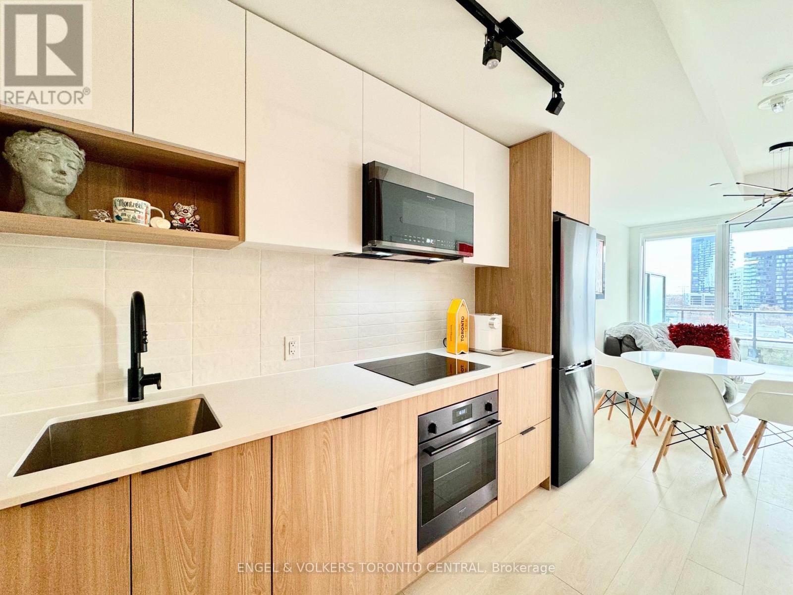 Photo 10 of 514 5 Defries Street, Toronto ON