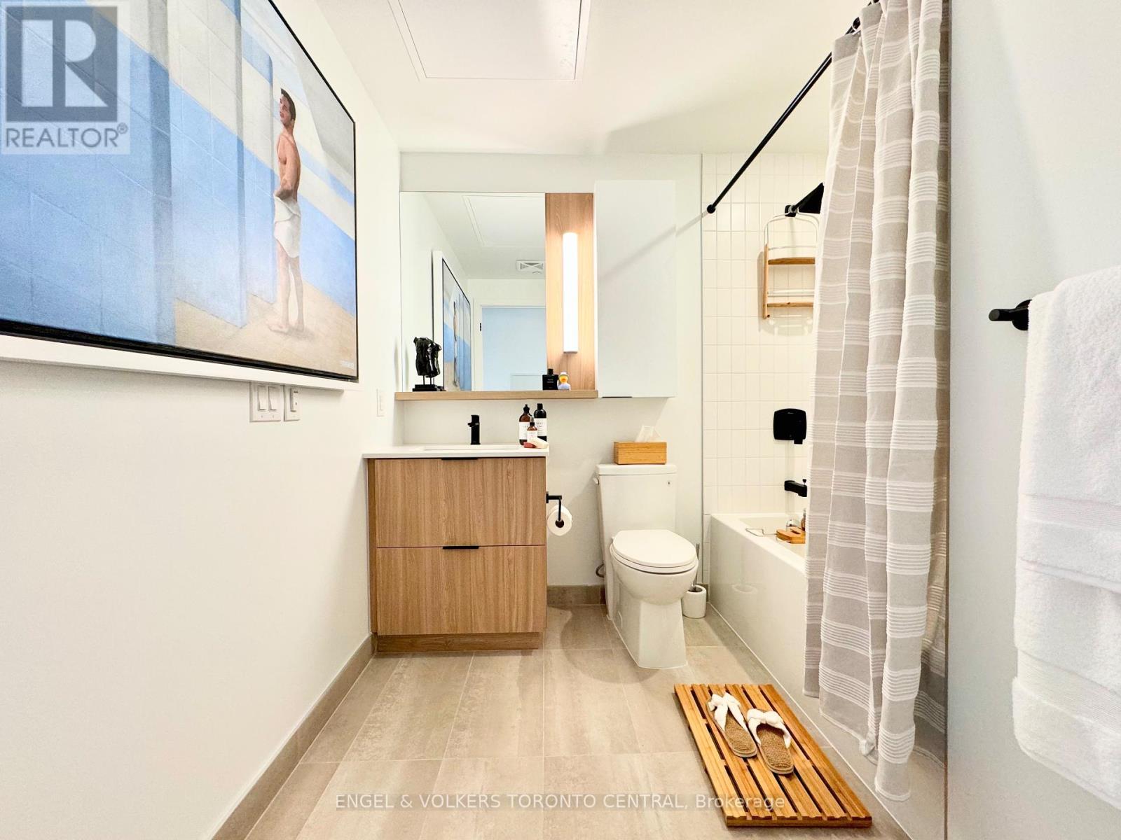 Photo 17 of 514 5 Defries Street, Toronto ON