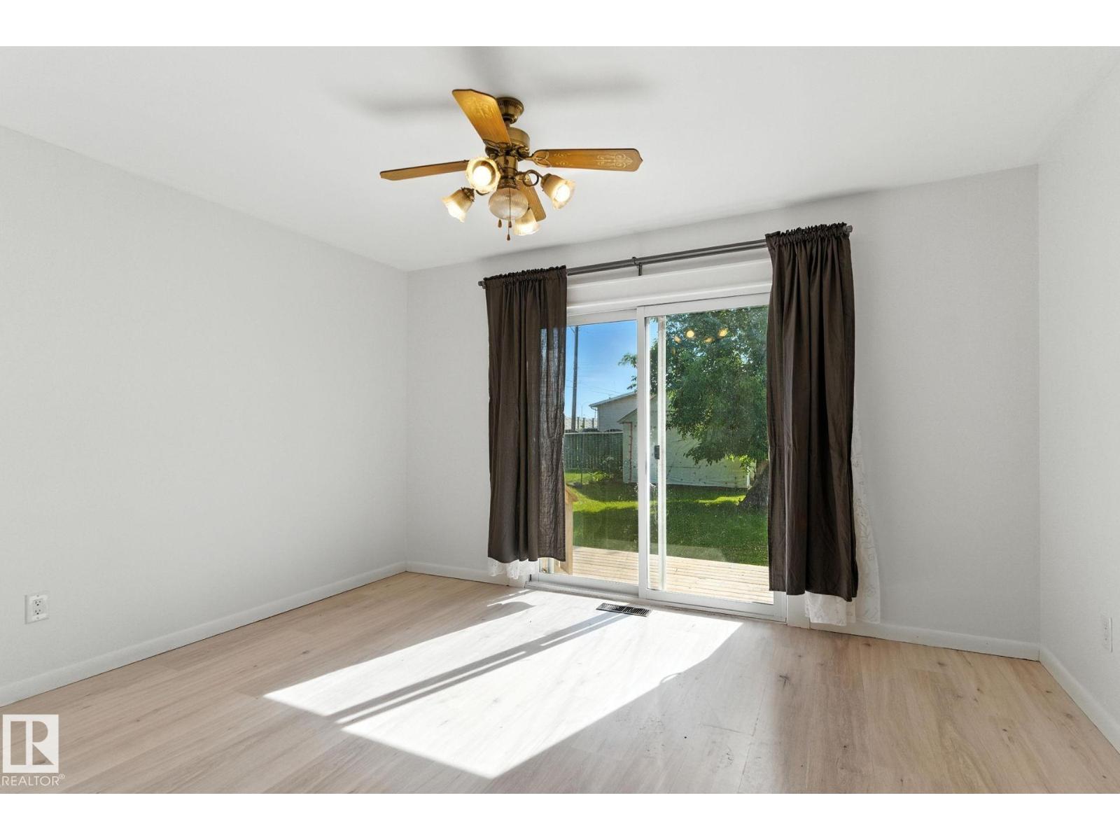 Photo 11 of 12509 81 St Nw, Edmonton AB