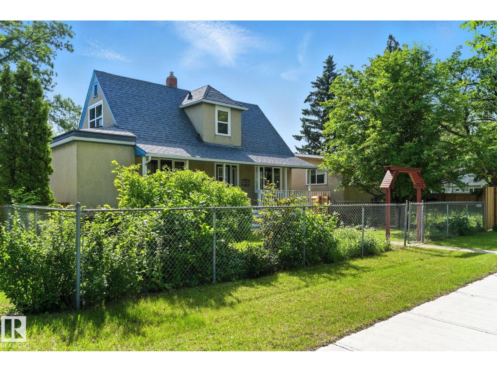 Photo 3 of 12509 81 St Nw, Edmonton AB
