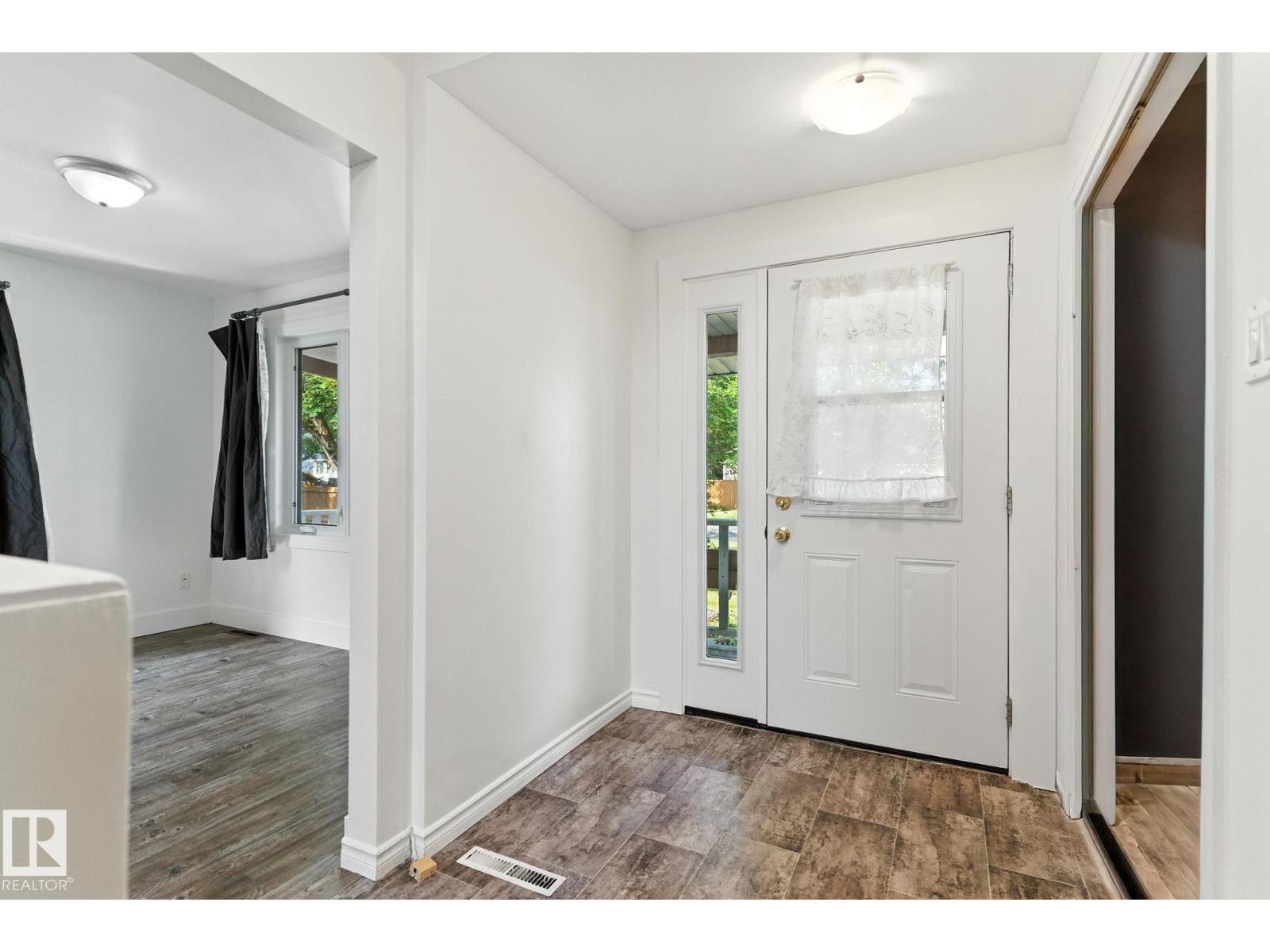 Photo 4 of 12509 81 St Nw, Edmonton AB