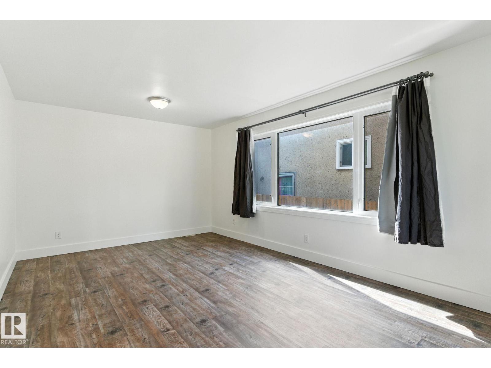 Photo 5 of 12509 81 St Nw, Edmonton AB