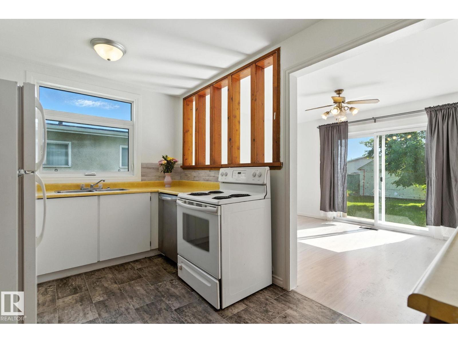 Photo 9 of 12509 81 St Nw, Edmonton AB