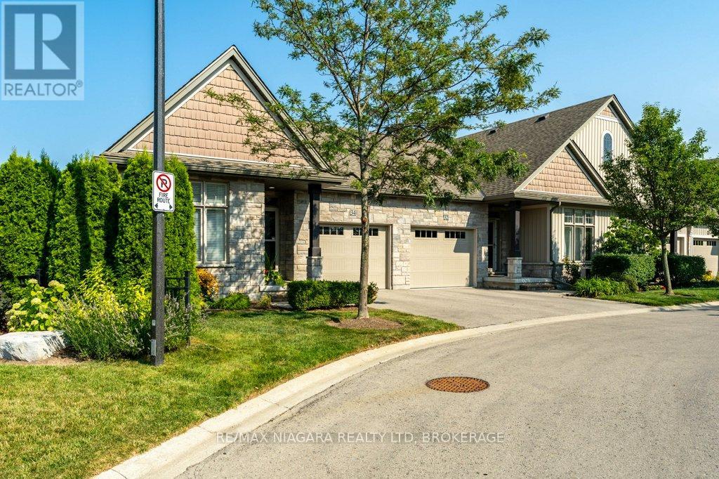 Photo 2 of 34 Blossom Common, St Catharines ON