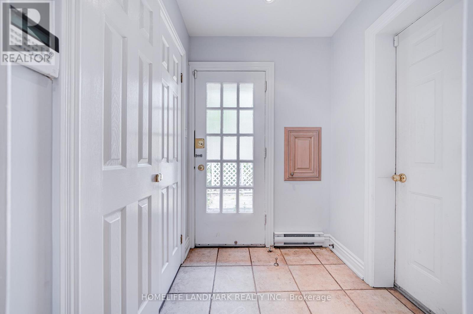 Photo 11 of 60 Fifeshire Road, Toronto ON