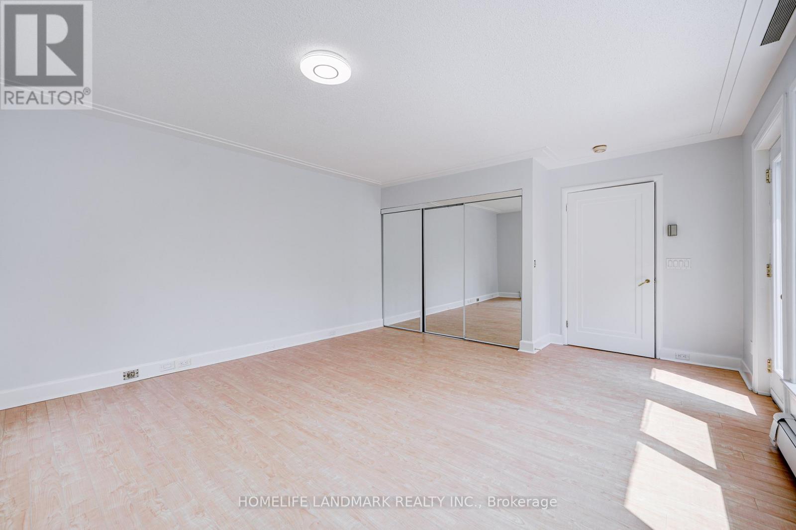 Photo 18 of 60 Fifeshire Road, Toronto ON