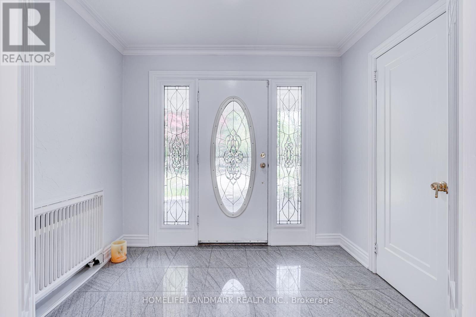 Photo 2 of 60 Fifeshire Road, Toronto ON