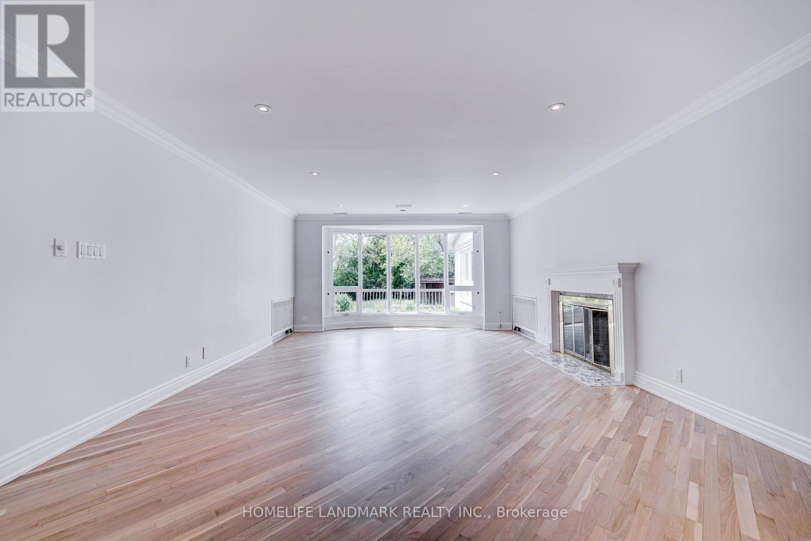 Photo 3 of 60 Fifeshire Road, Toronto ON