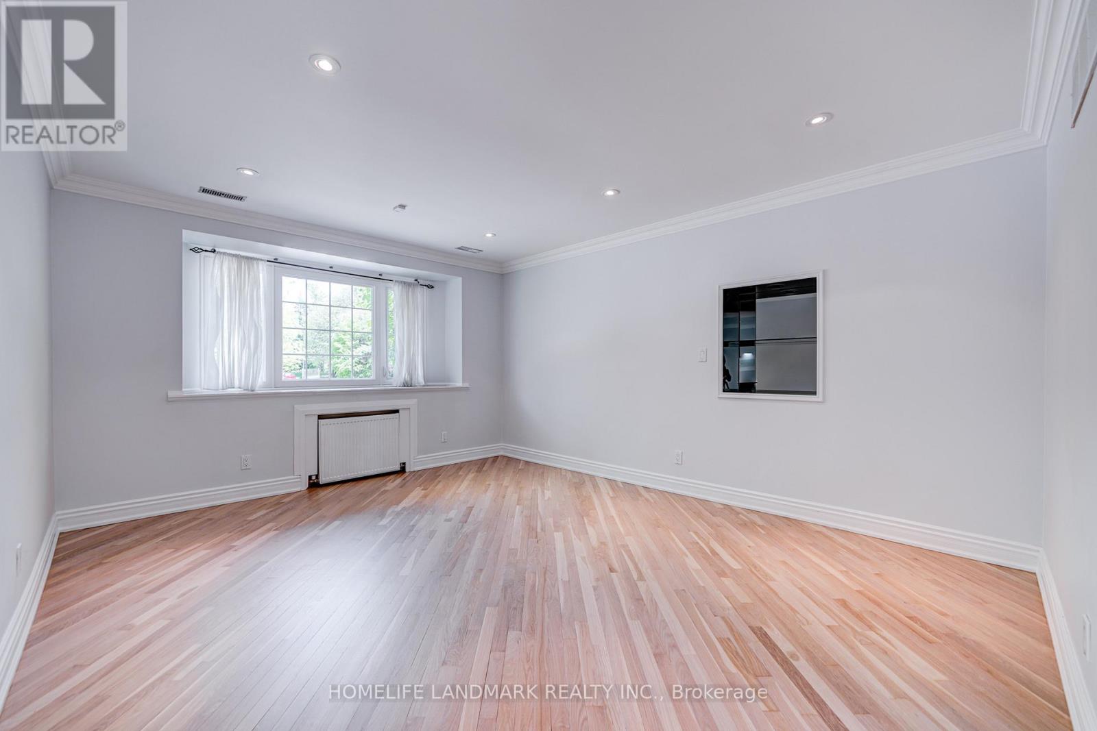 Photo 6 of 60 Fifeshire Road, Toronto ON