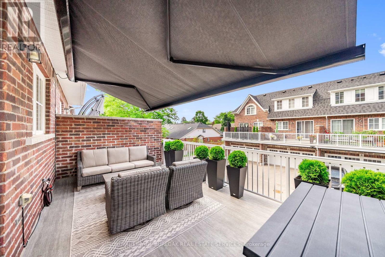 Photo 4 of 8 2362 New Street, Burlington ON