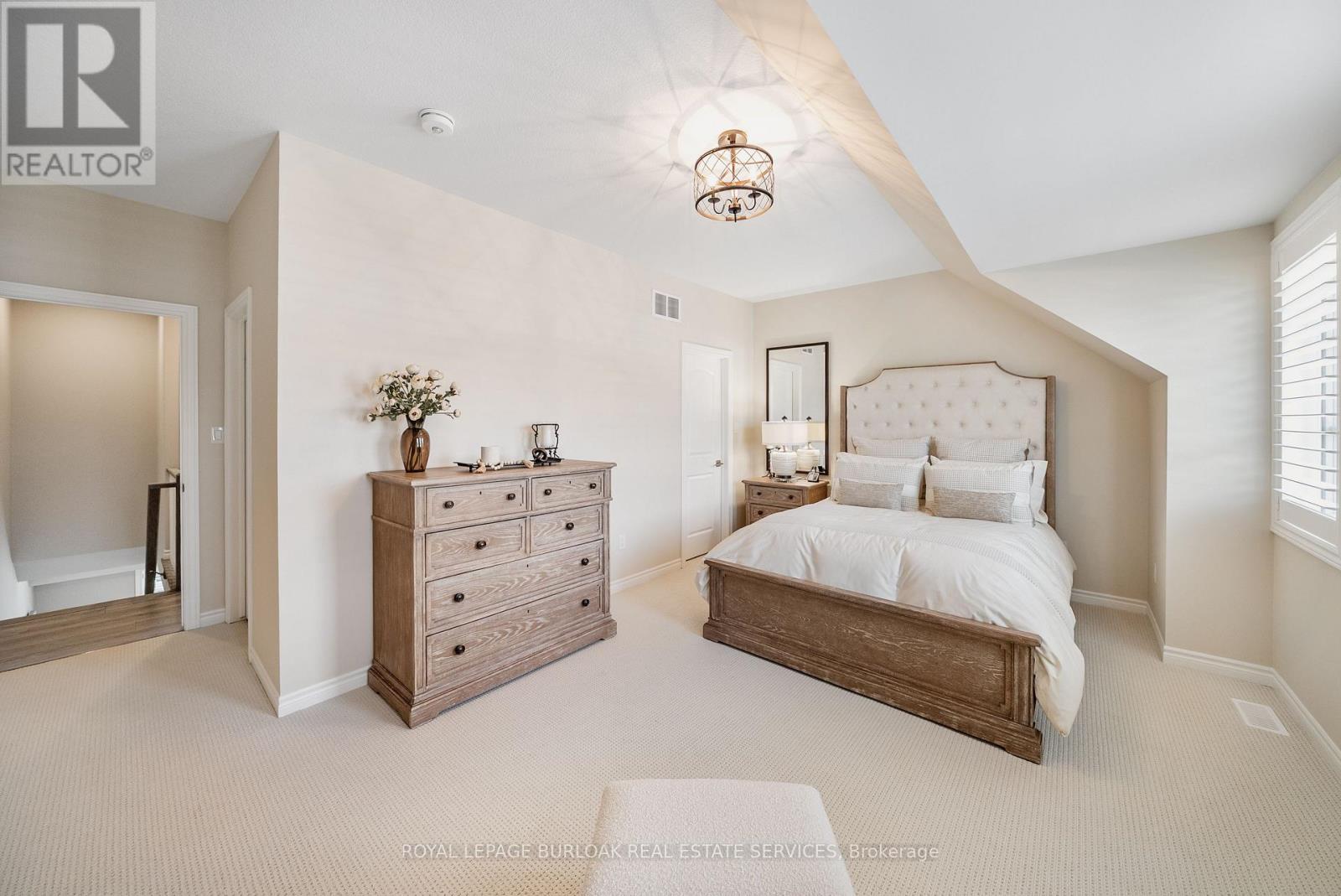Photo 5 of 8 2362 New Street, Burlington ON