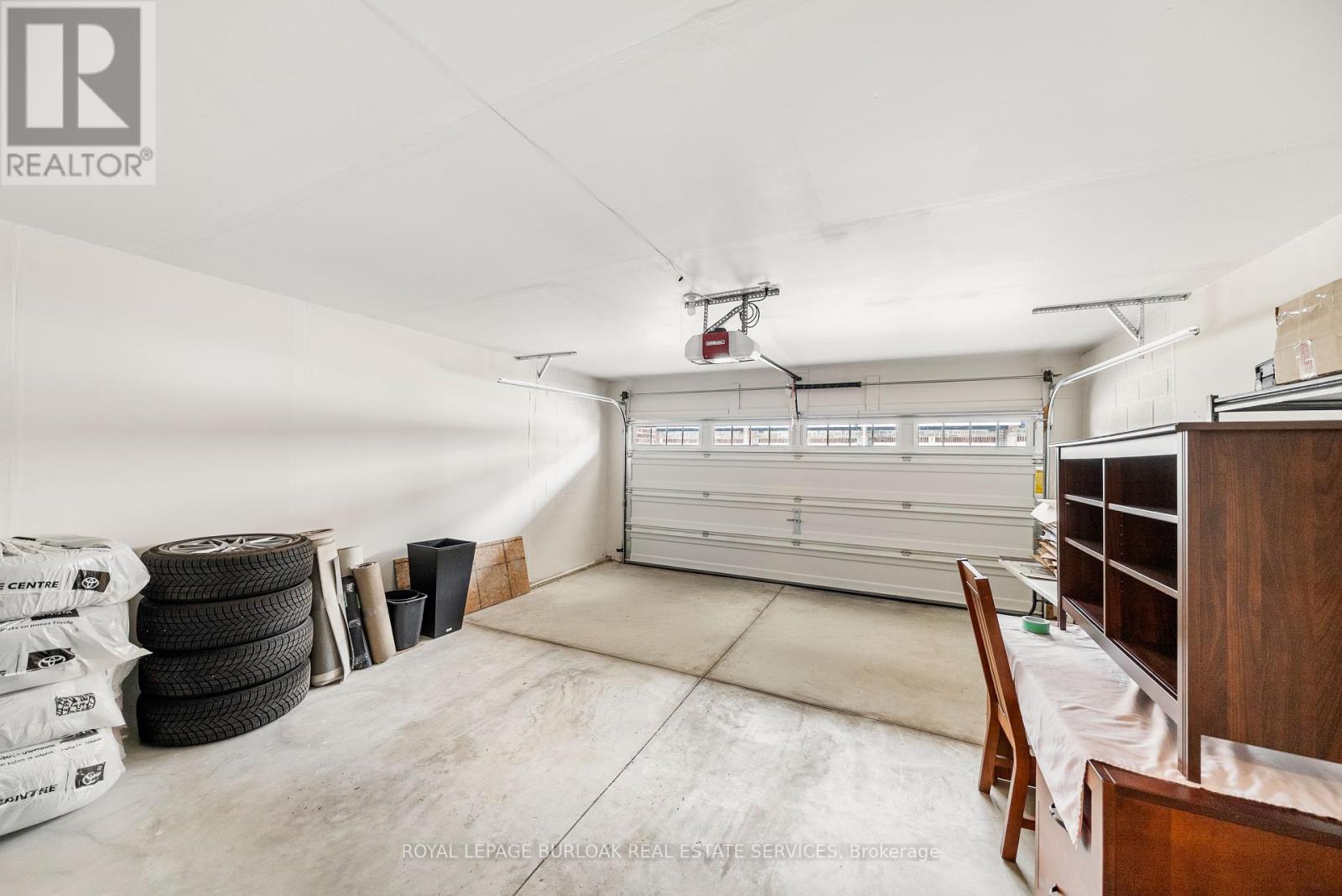 Photo 6 of 8 2362 New Street, Burlington ON