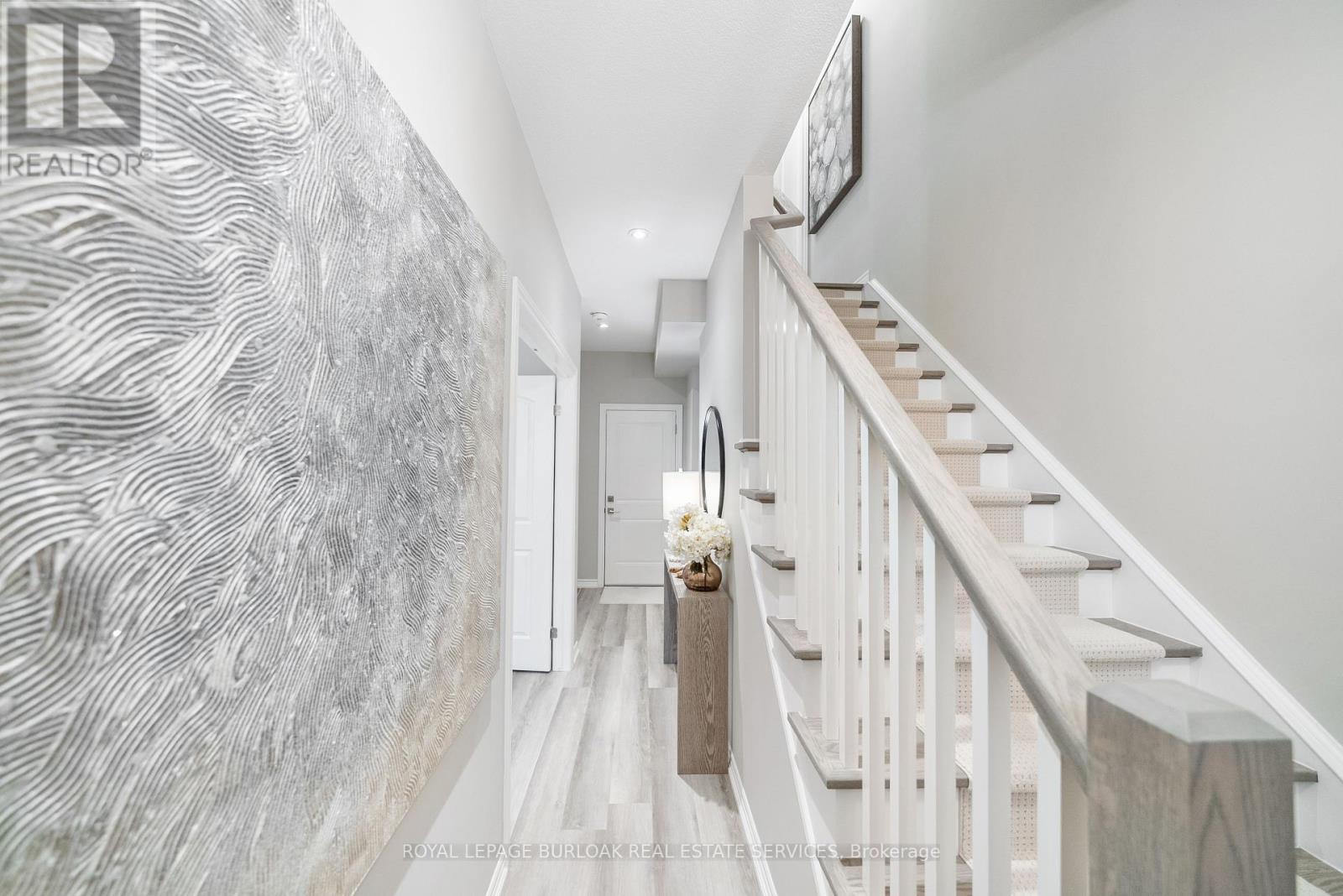 Photo 15 of 8 2362 New Street, Burlington ON