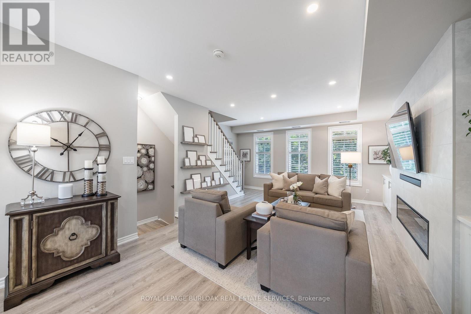 Photo 27 of 8 2362 New Street, Burlington ON