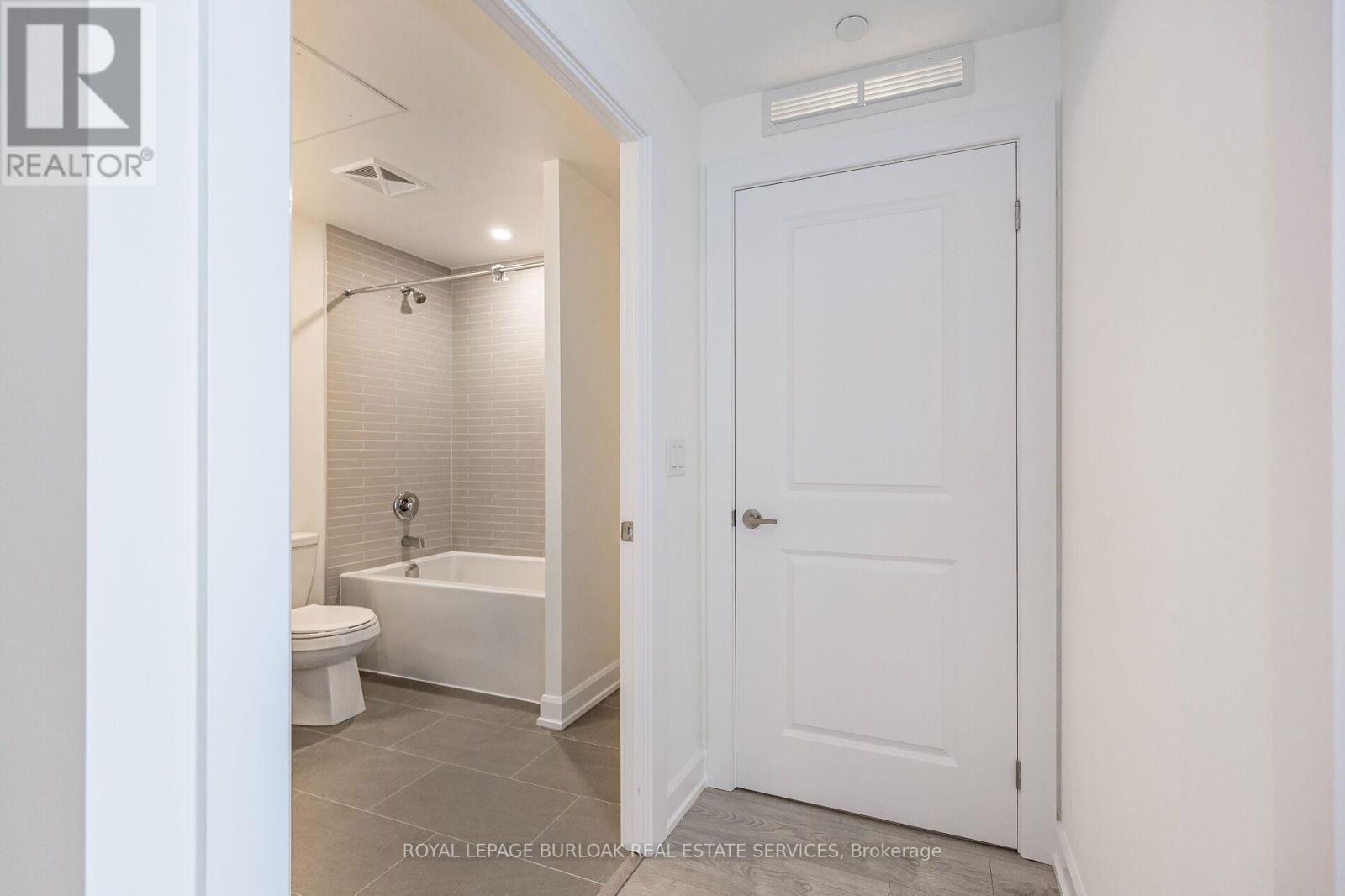 Photo 16 of 326 3200 William Coltson Avenue, Oakville ON
